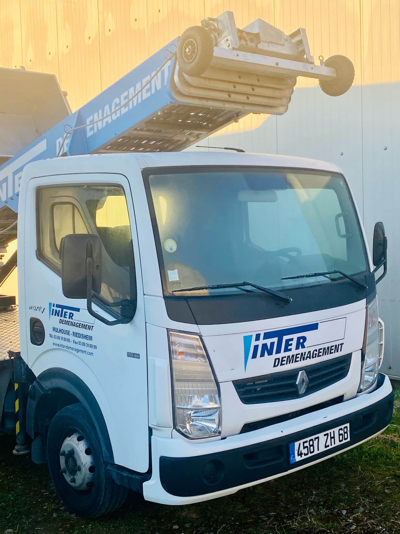 Inter Déménagement utilise un monte-meuble professionnel pour assurer un déménagement rapide, sécurisé et sans effort à Mulhouse et dans tout le Haut-Rhin.